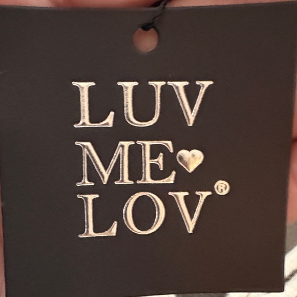 Elegant Cream Poncho with Faux Fur Collar - Picture 2 of 2